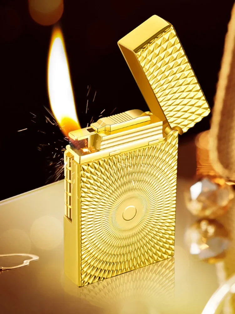 Luxury gas lighter in gold with decorative stone (green). With flint.